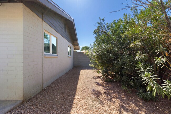 Building Photo - 2612 W Pierson St