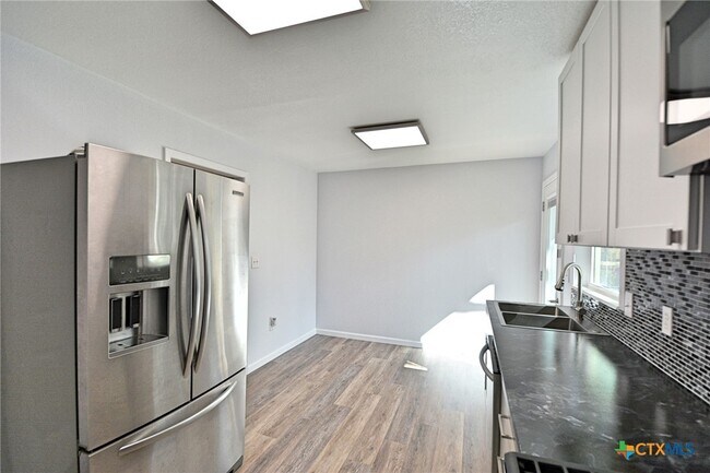 Building Photo - 571 W Merriweather St