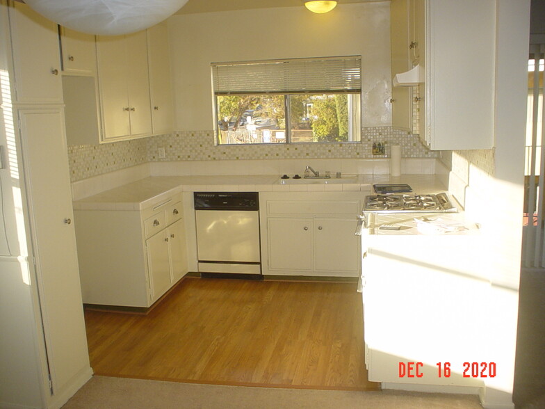 Kitchen - 2238 Barton Ln