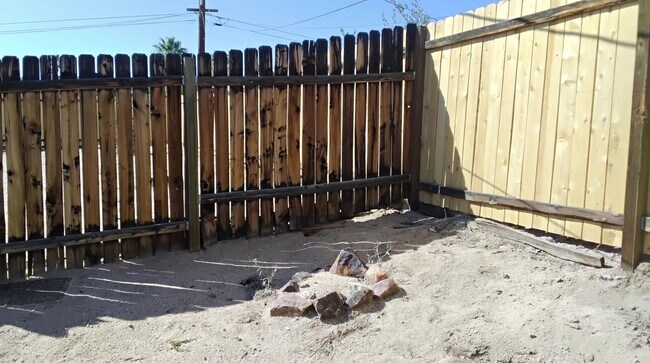 Building Photo - Pool Home in 29 Palms
