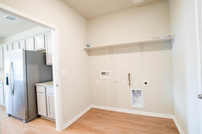 Building Photo - 1612 Fairhaven Gtwy