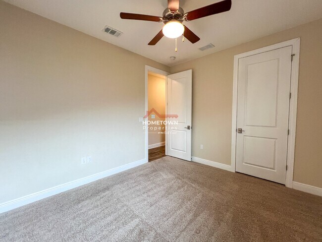 Building Photo - Charming Custom-Built Home with Bonus Room...