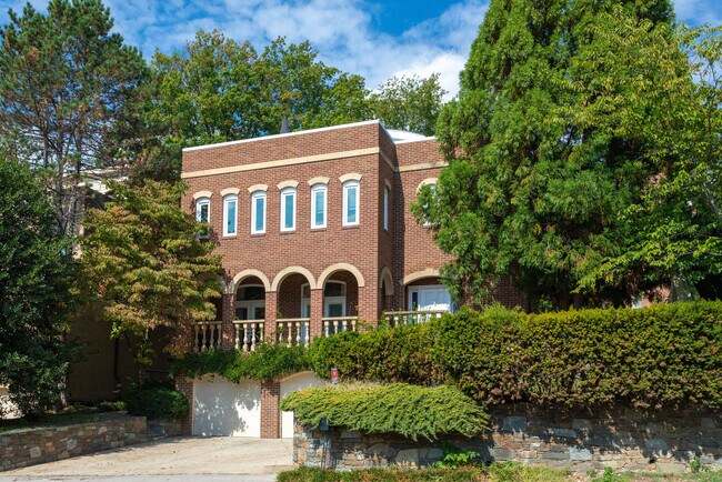 Building Photo - 4611 Charleston Terrace NW