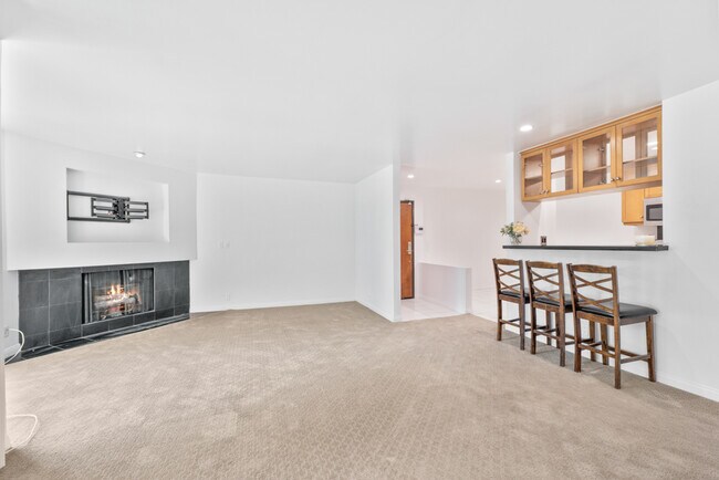 Building Photo - 11640 Woodbridge St