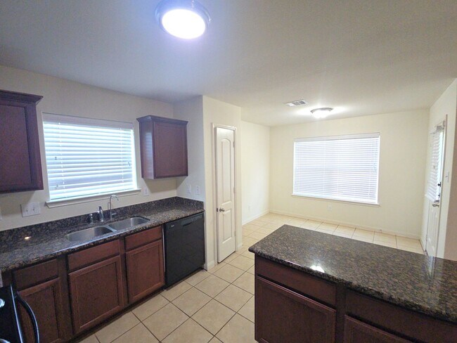 Building Photo - 2303 Golden Brandy Ln