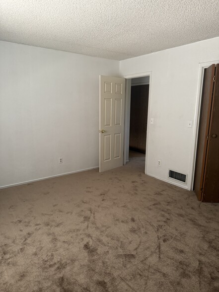 Building Photo - 797 W Mesa Verde Dr