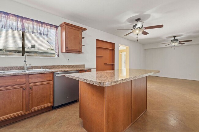 Building Photo - Southeast 3 Bedroom 2 Bath Home with No HOA