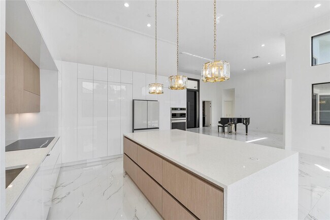 Building Photo - 410 Sabal Way
