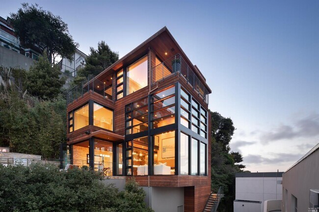 Building Photo - 525 Bridgeway