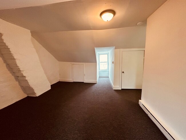 Building Photo - 118 S Queen St