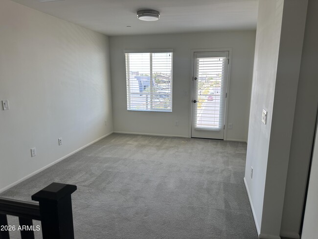 Building Photo - 1250 Abbey Ln