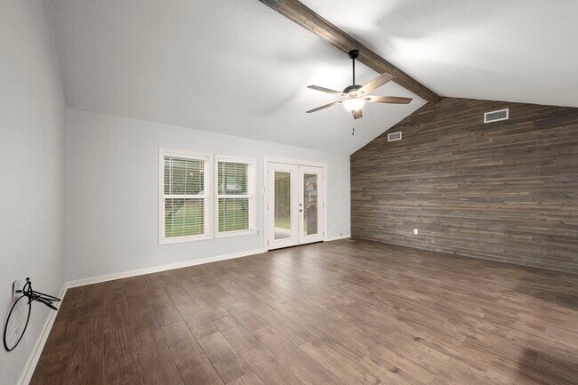 Building Photo - 2909 Livingston Dr