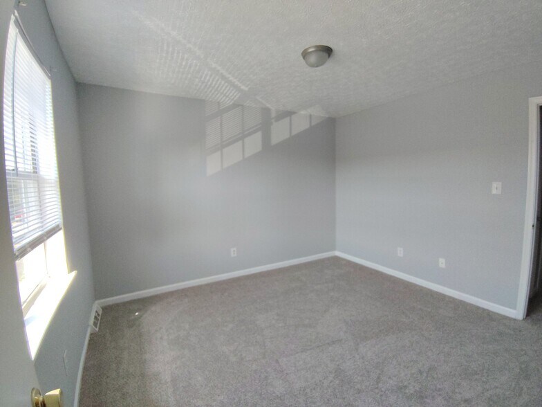 Building Photo - 30 Fonda Dr