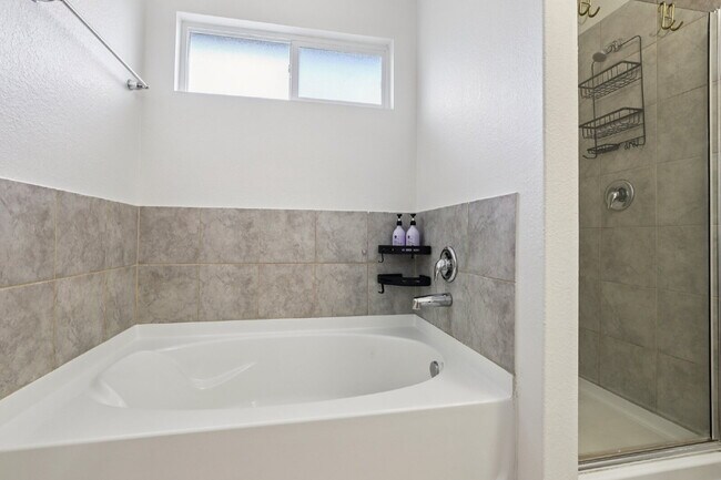 Building Photo - "Charming 3-Bedroom Haven with Granite Elegance in San Antonio!"