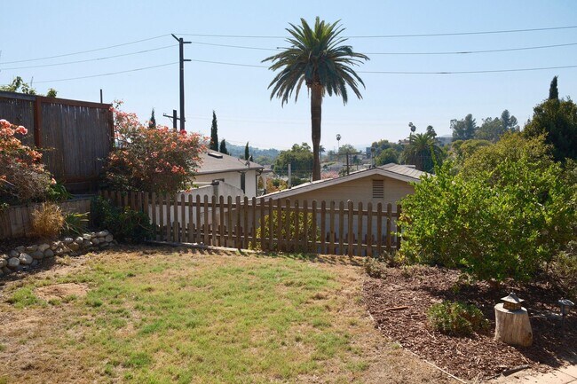 Building Photo - Serene 3bed /2 Bath Craftsman in Heart of ...