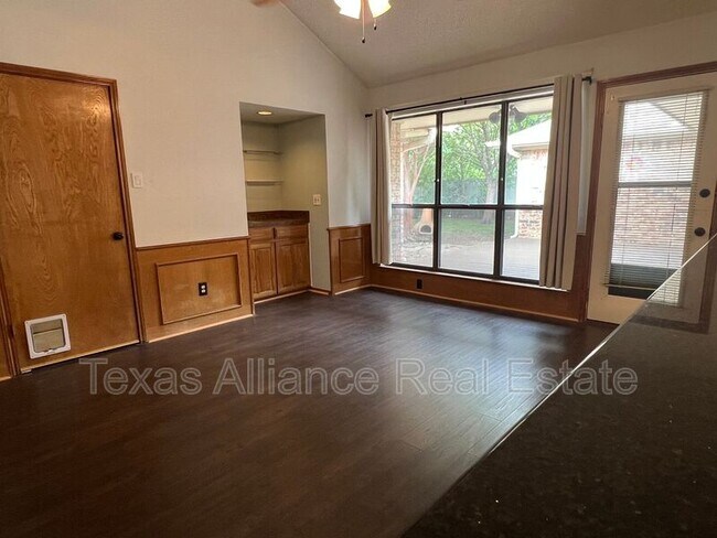 Building Photo - 741 Sparrow Ln