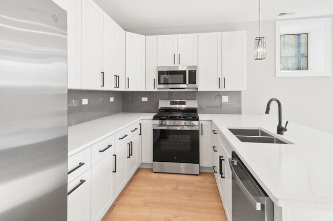 Building Photo - 6639 S Langley Ave