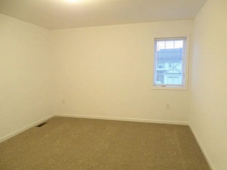 Building Photo - 4 Maize Cir