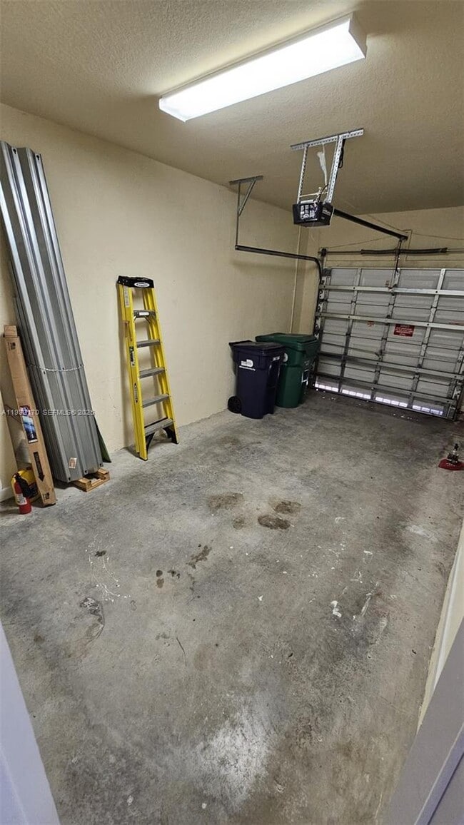 Building Photo - 8785 NW 116th Ct