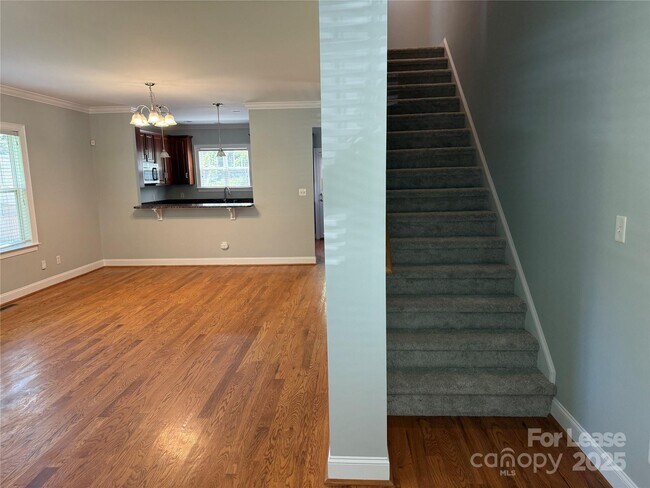 Building Photo - 311 Woodvale Pl