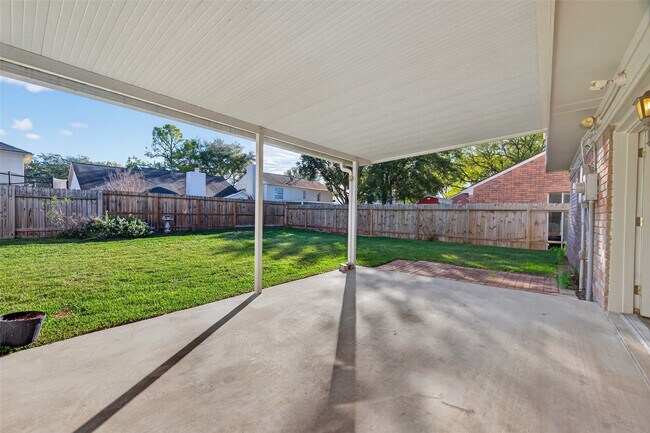 Building Photo - 21215 Park Bluff Dr