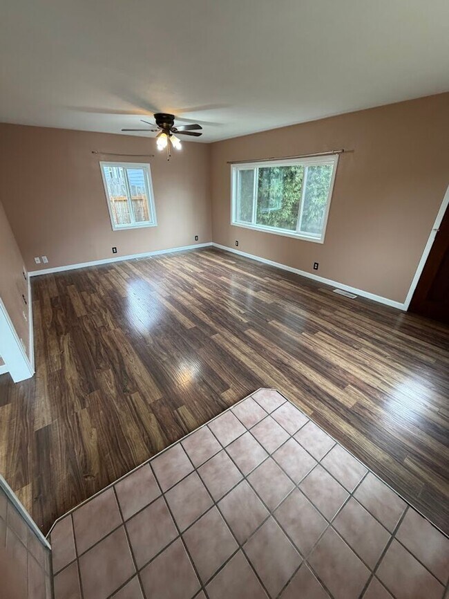 Building Photo - 3831 Duplex Ct SE