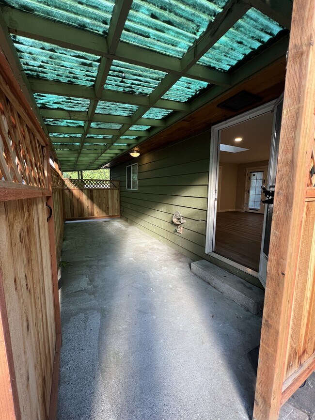 Building Photo - 3525 Sinclair Ave