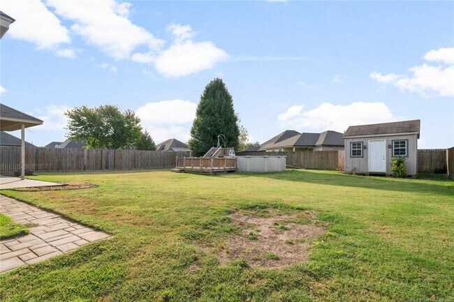 Building Photo - Glenpool Beauty!  3 Bedroom, 2 Bath Home