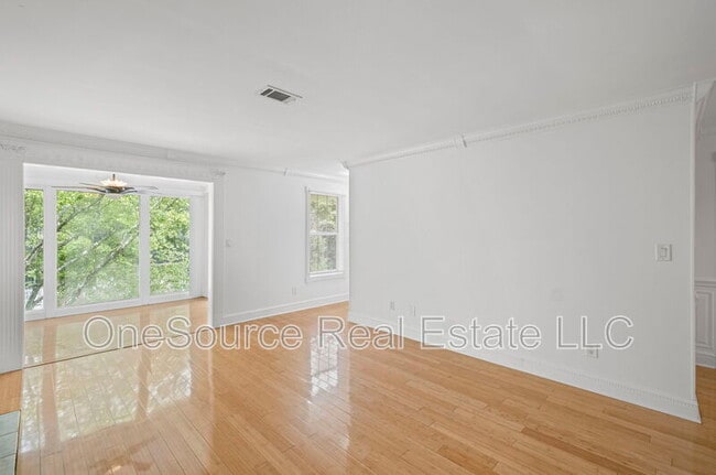 Building Photo - 1709 Augusta Dr