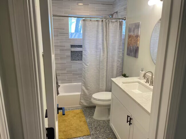 Building Photo - 1406 Brentwood St