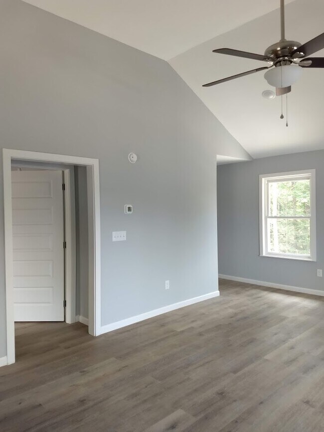 Building Photo - 557 Siever Rd