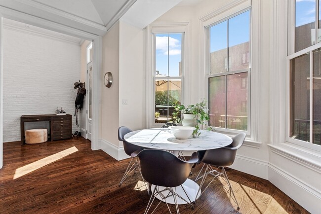 Building Photo - 57 Monmouth St
