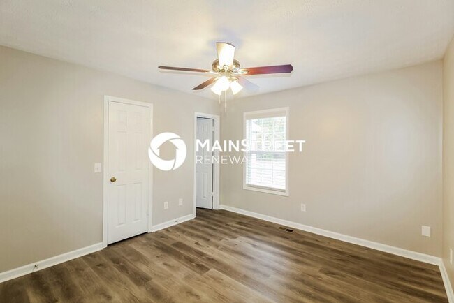 Building Photo - 3 Bedroom Pet-Friendly Home in MONROE, GA with Main Street Renewal