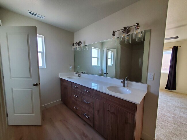 Building Photo - Mountain Vista Townhome