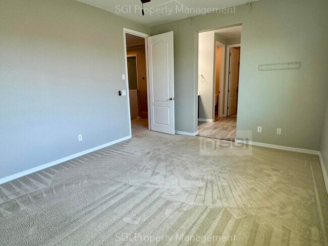Building Photo - 5 bedroom Gilbert home