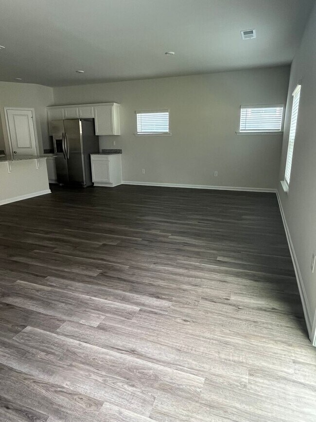 Building Photo - Lexington Townhouse - Call Lexington office for information 803-359-0793