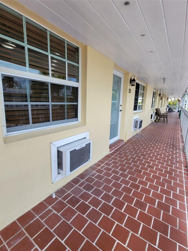 Building Photo - 7400 Harding Ave