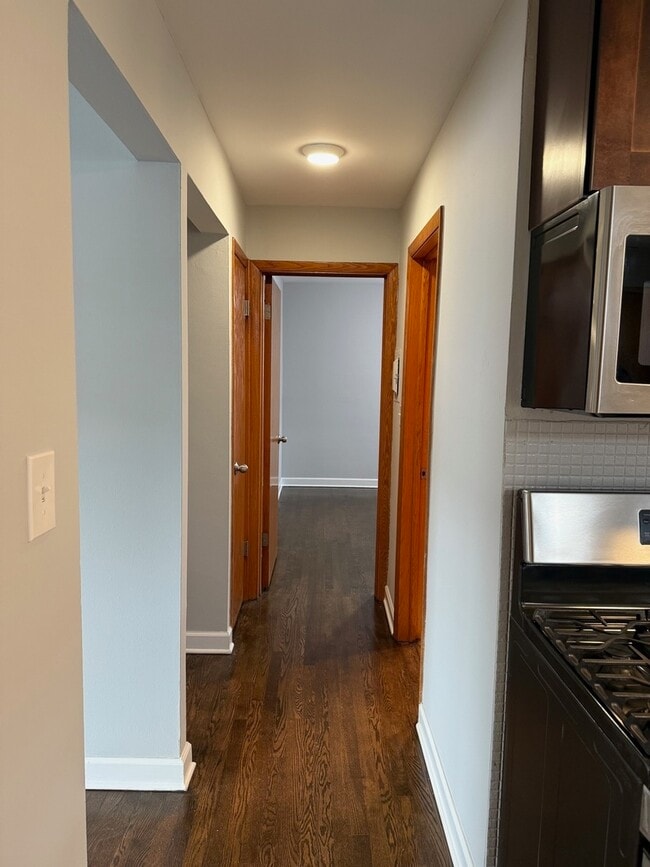 Building Photo - 8614 W Berwyn Ave