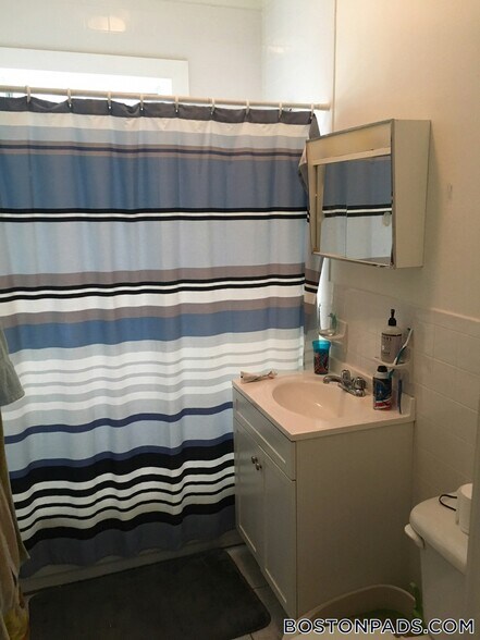 Building Photo - 163 Summer St