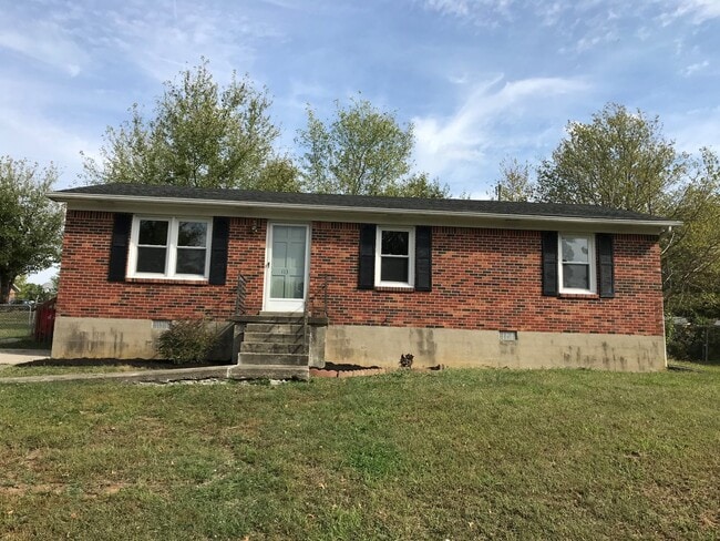 Building Photo - Move In Ready 3 Bedroom Brick Home