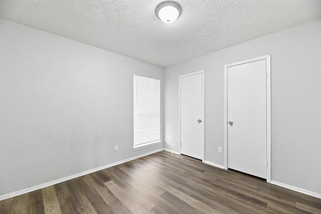 Building Photo - 21006 Bridgeview Cir