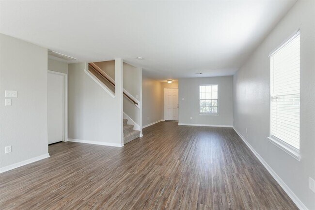 Building Photo - 2811 Roaring Oaks Ln