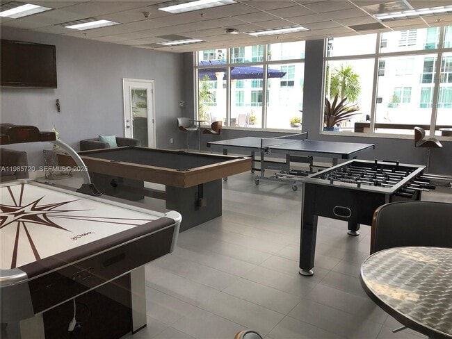 Building Photo - 1200 Brickell Bay Dr