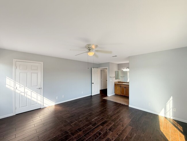 Building Photo - 4B/4.5BA Townhome in Oceanside Available f...