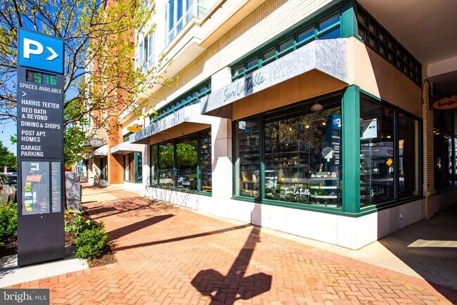 Building Photo - 3600 S Glebe Rd