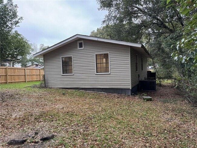 Building Photo - 2613 Old Military Rd