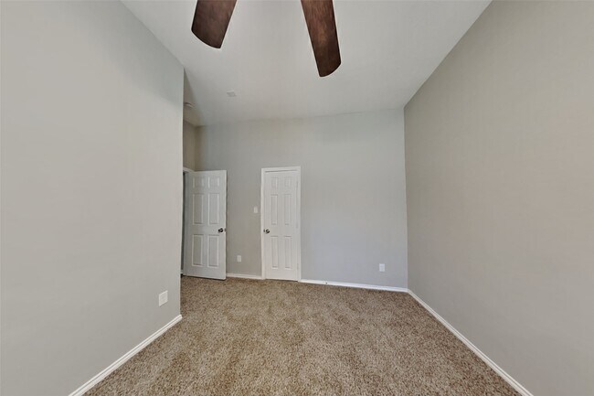 Building Photo - 4911 Lake Daniel Ct