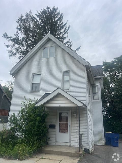 Building Photo - 13 Simons Ave