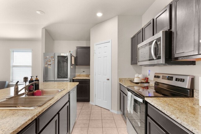 Building Photo - 4-bedroom 2-bathroom house!  Close to Fort Hood! HOUSING ACCEPTED! NO APP AND ADMIN FEES!
