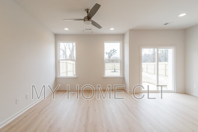 Building Photo - 2719 Capitol Dr